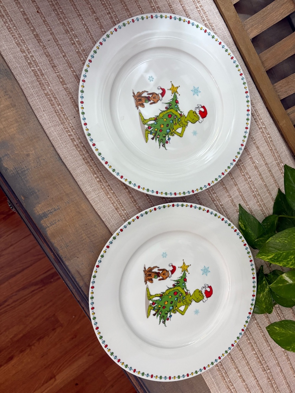 ZRIKE DR SEUSS HOW THE GRINCH STOLE Xmas MAX WHITE DINNER PLATE 10.5” set of 2